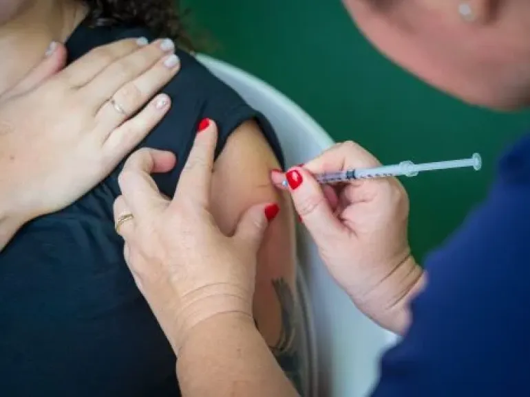 Caraguatatuba promove vacinação contra influenza no Centro da cidade até sexta-feira