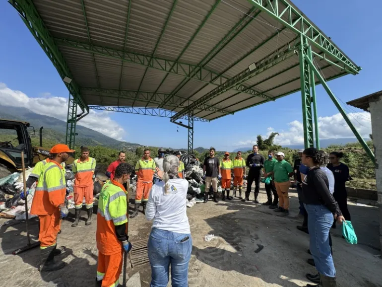 Secretaria de Meio Ambiente realiza análise gravimétrica dos resíduos domiciliares de Ilhabela para aprimorar gestão de...