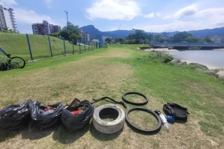Ações de limpeza retiram mais de 1,1 tonelada de resíduos em Caraguatatuba em abril