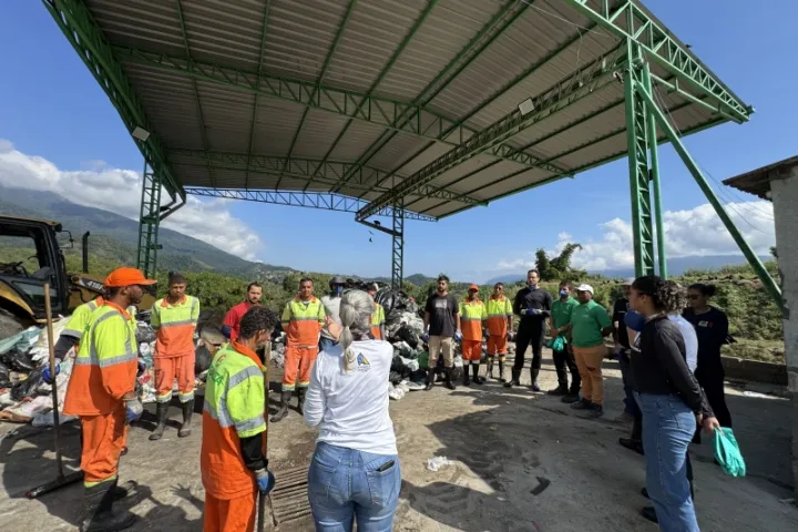 Secretaria de Meio Ambiente realiza análise gravimétrica dos resíduos domiciliares de Ilhabela para aprimorar gestão de...