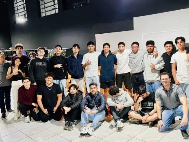 Estudantes da ETEC de São Sebastião conhecem projetos e inovações da Secretaria de Tecnologia e Inovação de Caraguatatuba