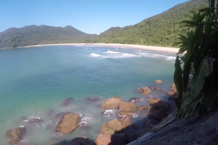 Praia Brava do Camburi
