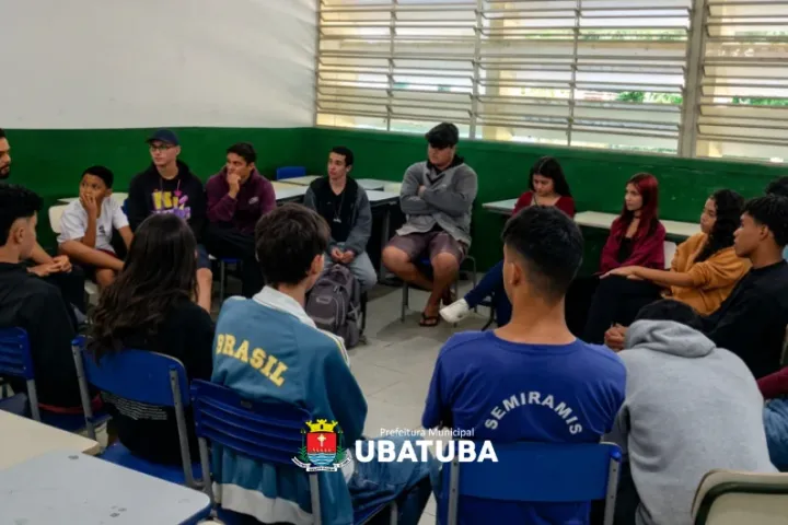 Casa da Juventude participa de Feira das Profissões em Escola