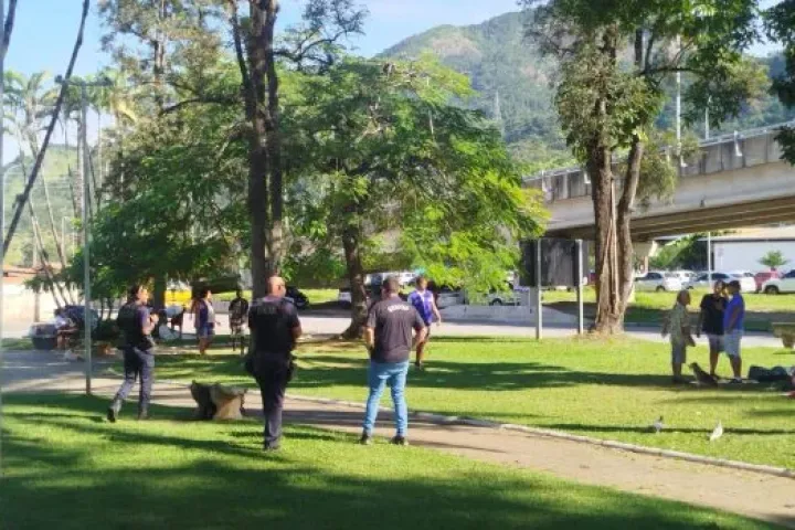 Ação integrada do programa Ruas da Esperança mobiliza equipes em três regiões de Caraguatatuba