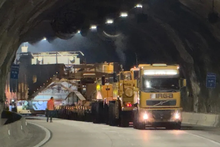 Tamoios realiza operação para passagem de nova carga especial pela rodovia