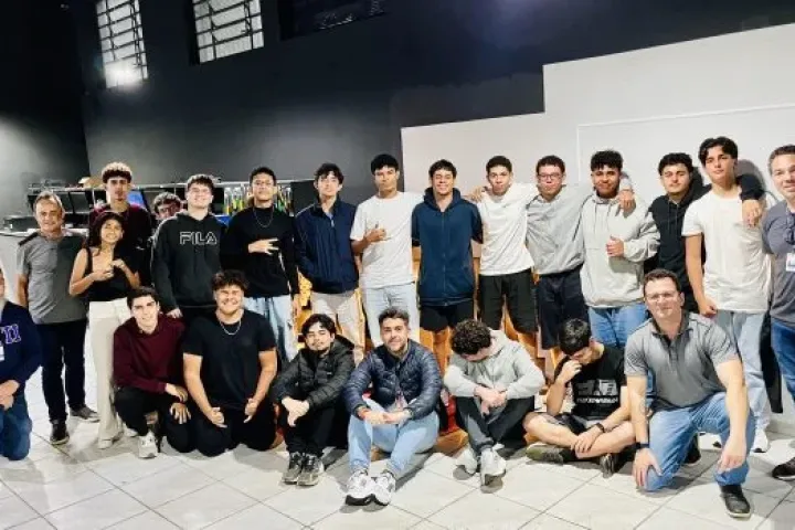 Estudantes da ETEC de São Sebastião conhecem projetos e inovações da Secretaria de Tecnologia e Inovação de Caraguatatuba