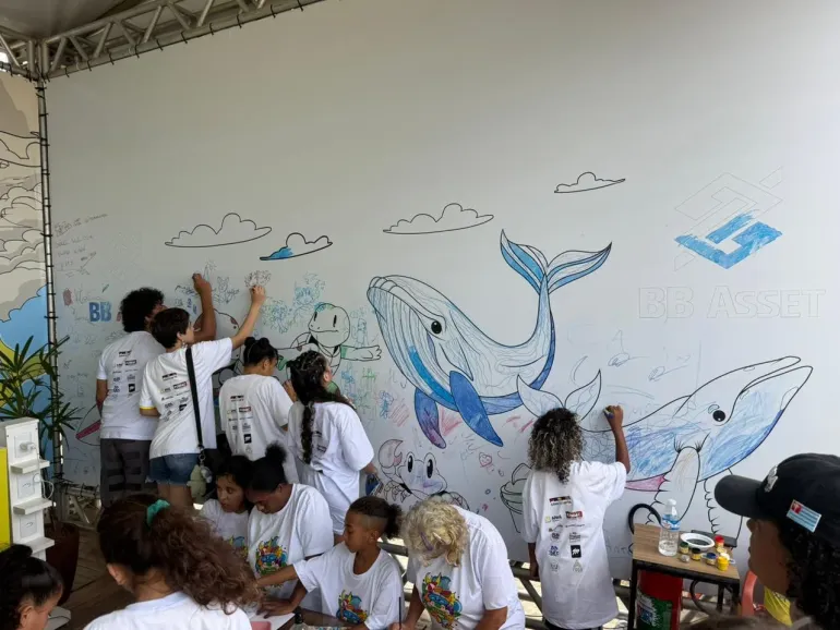 Fundac e Fundart levam crianças para visita ao evento da WSL