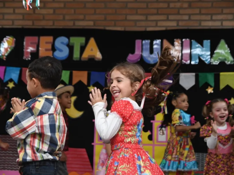 Escolas municipais de Ilhabela promovem festas juninas, julinas e celebrações das tradições caiçaras