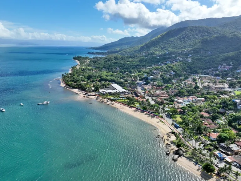 Nova fase do Reordenamento da Orla fortalece turismo sustentável e organização das praias em Ilhabela