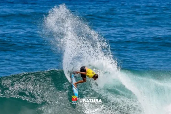 Surfistas disputam títulos brasileiros em Baía Formosa/RN
