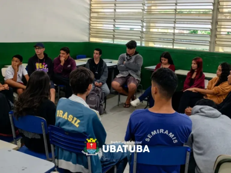 Casa da Juventude participa de Feira das Profissões em Escola