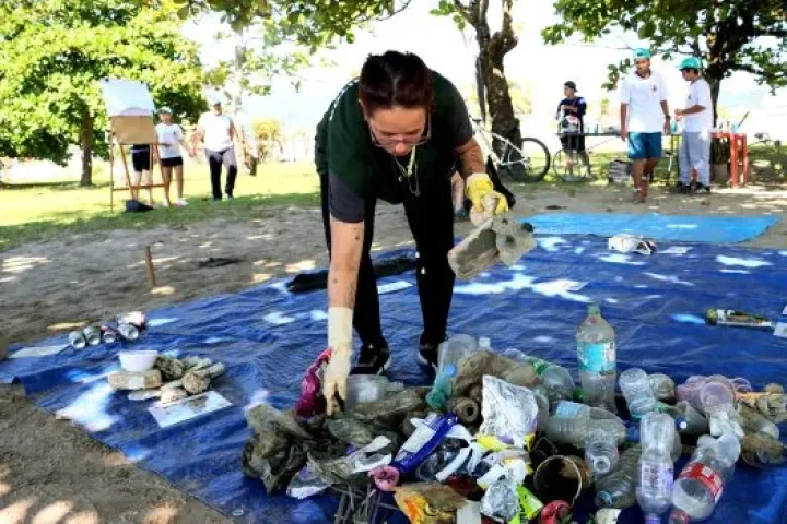 Caraguatatuba recolhe quase 800 quilos de resíduos em ações de limpeza realizadas em maio