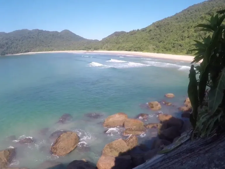Praia Brava do Camburi