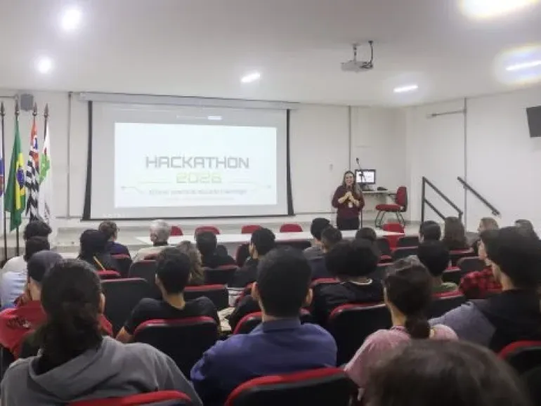 Hackathon 2026 desafia estudantes a criar soluções tecnológicas para Educação em Caraguatatuba