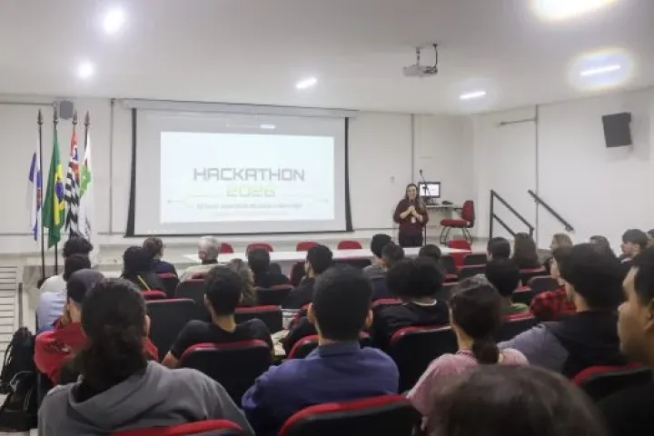 Hackathon 2026 desafia estudantes a criar soluções tecnológicas para Educação em Caraguatatuba