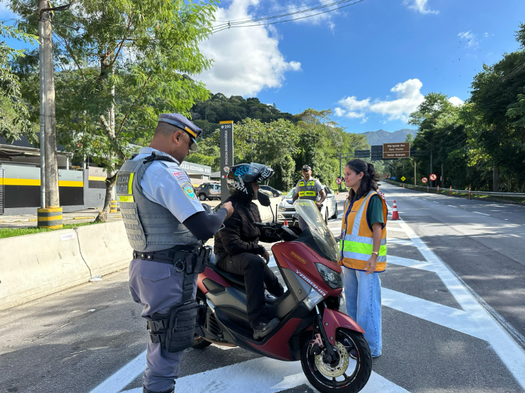 Tamoios e PMRv realizam Blitz Educativa em Caraguatatuba
