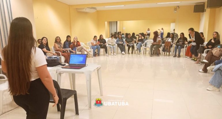 Médicos e enfermeiros realizam reunião de planejamento estratégico