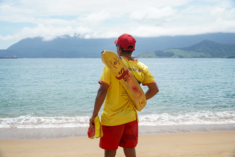 Temporada de Verão 2026: Prefeitura de Ilhabela abre 20 vagas para Guarda-Vidas temporários