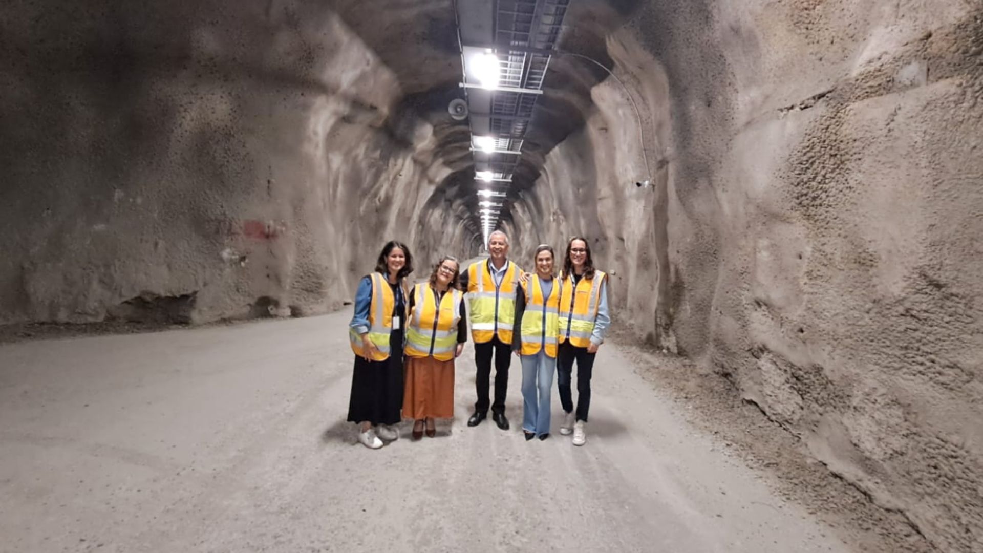 Equipe da Fundhas visita sede da Tamoios