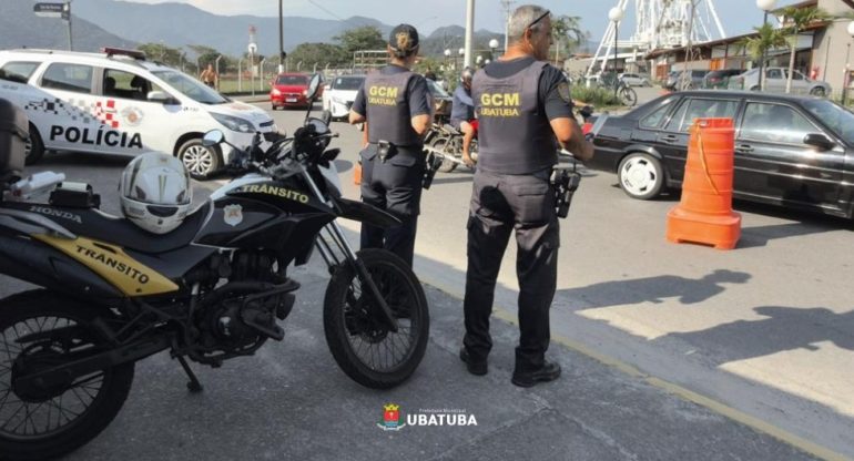 Ação educativa de trânsito aborda 532 motoristas na rua Guaicurus